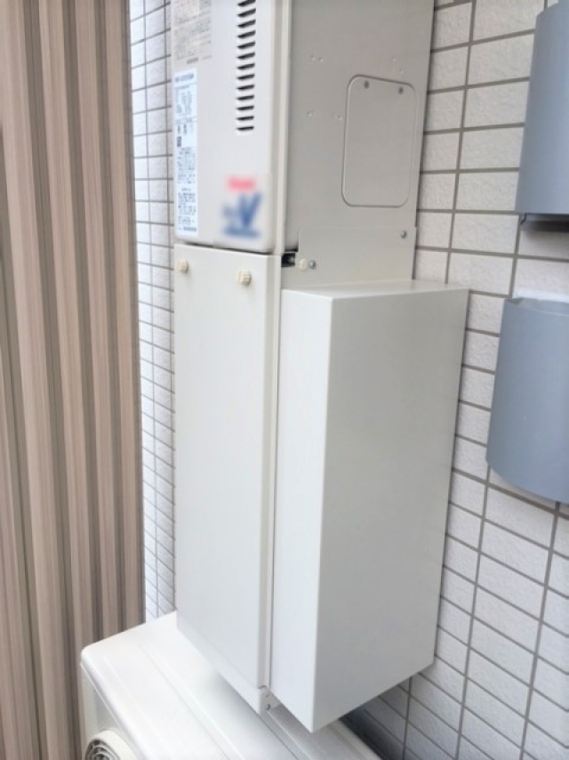 給湯器配管カバー